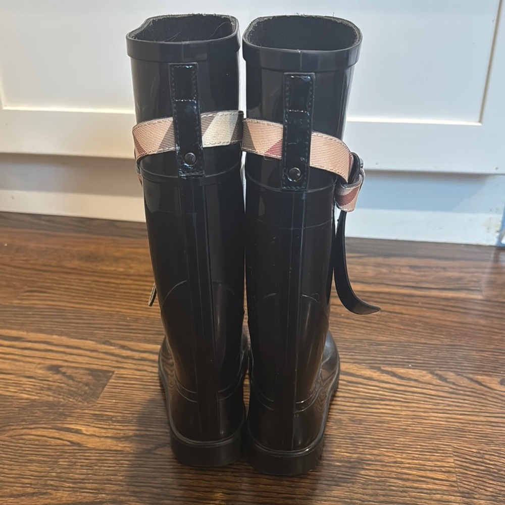 BURBERRY Rain Boots with Decorative Strap - Picture 2 of 3